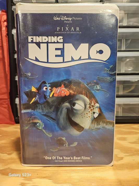 Finding Nemo VHS Walt Disney Pixar Clamshell Ellen Degeneres
