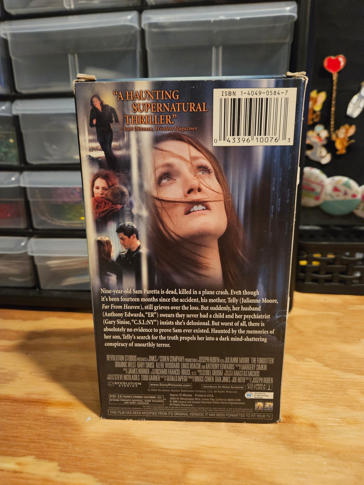 The Forgotten VHS Julianne Moore, Supernatural Thriller