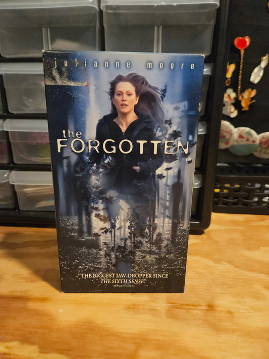 The Forgotten VHS Julianne Moore, Supernatural Thriller